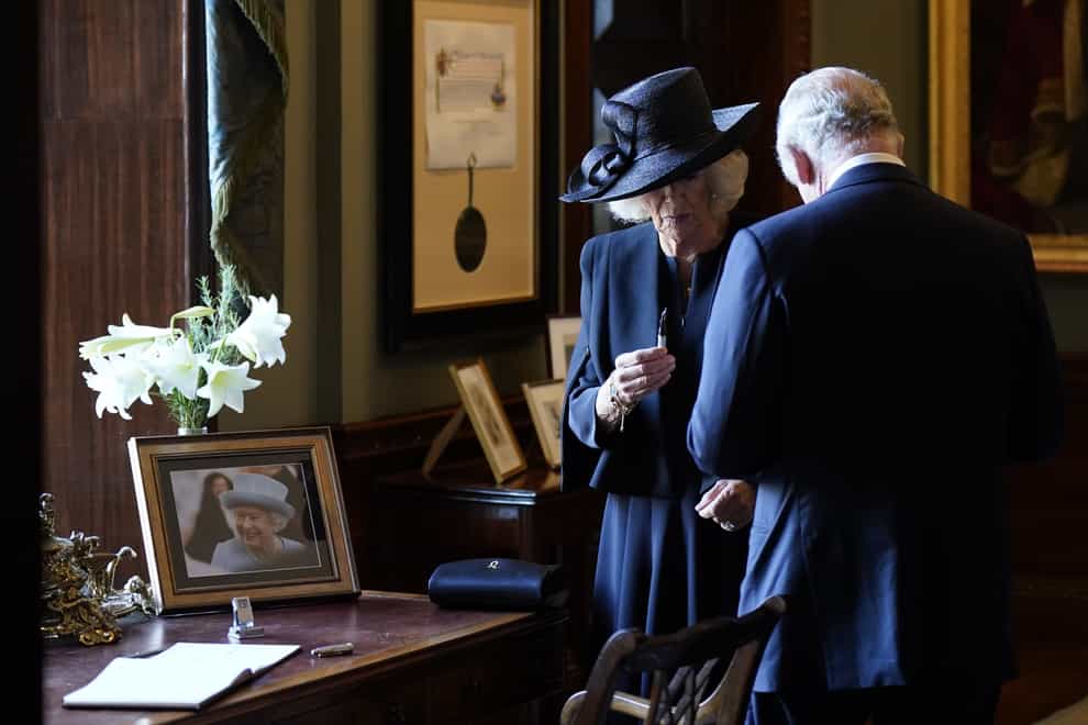 King Charles III and the Queen Consort have problems with a pen (Niall Carson/PA)