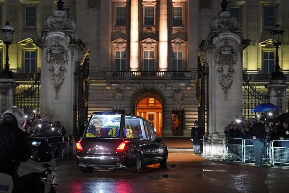 The hearse carrying the coffin of Queen Elizabeth II arrives at Buckingham Palace (PA)