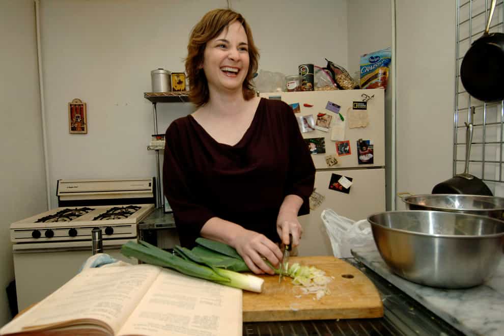Julie Powell, food writer of Julie & Julia, dies at 49 (Henny Ray Abrams/AP)