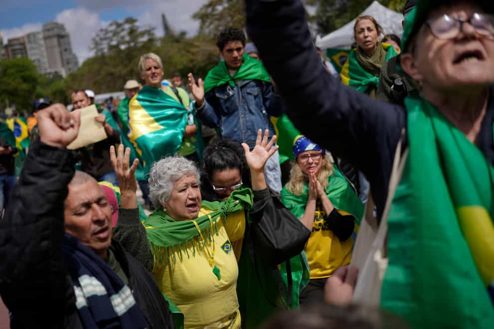 Lula’s team meets Bolsonaro as Brazil’s transition kicks off (AP/Matias Delacroix)