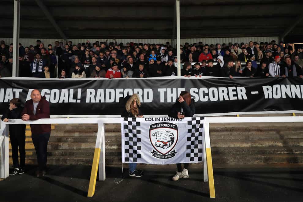 Hereford fans pay tribute to Ronnie Radford ahead of the game (Bradley Collyer/PA)