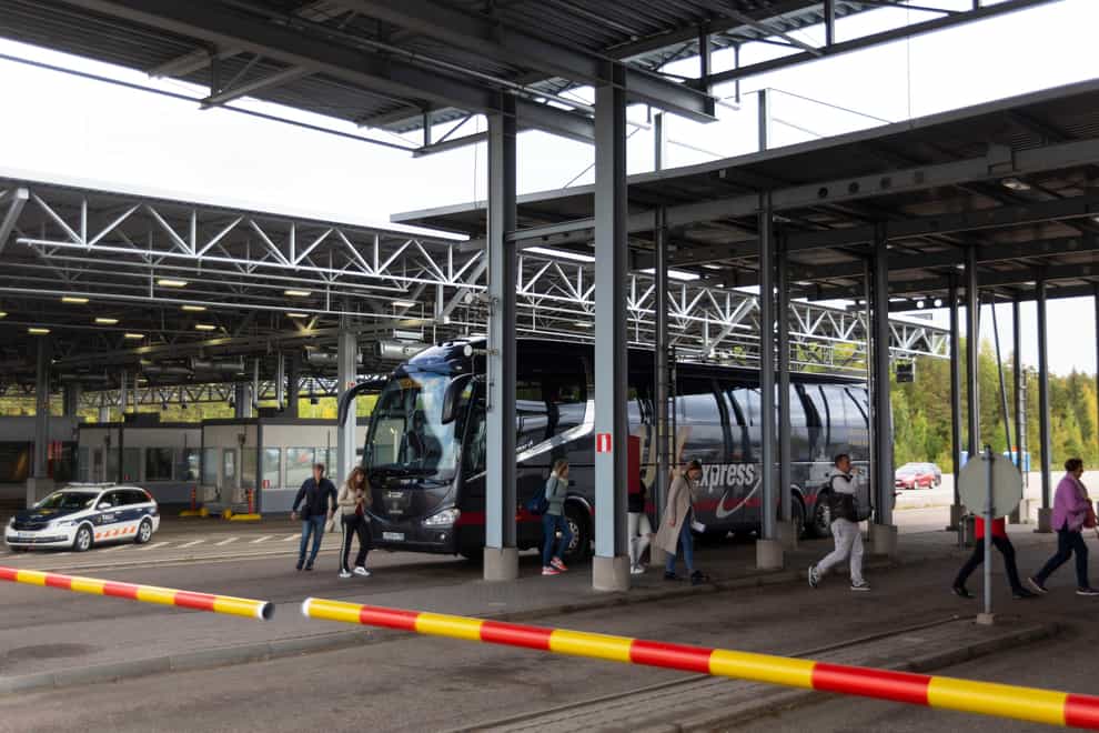 Russian passengers exit a bus to the passport control at the Vaalimaa border checkpoint between Finland and Russia in Virolahti, eastern Finland (Sasu M’kinen/Lehtikuva via AP)