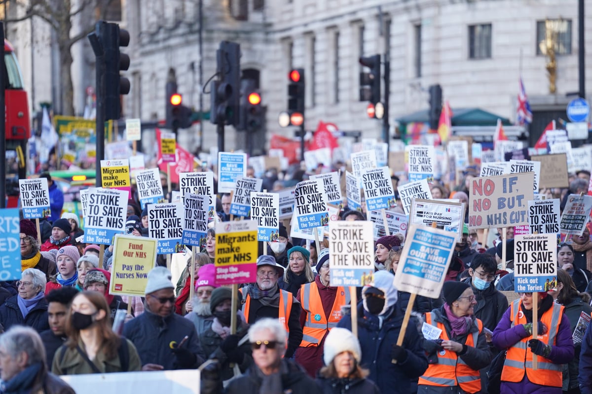 What are the Government’s proposals for minimum service levels during strikes?