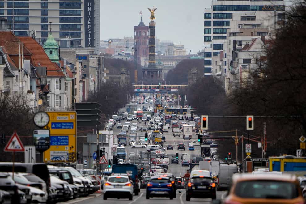 Traffic in the German capital Berlin (Markus Schreiber/AP)