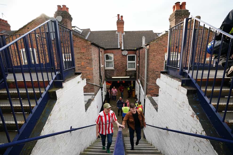 Sunderland fans head into Kenilworth Road (Zac Goodwin/PA).