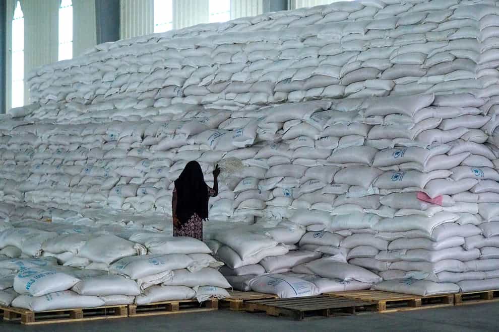 Food aid to Ethiopia is being temporarily stopped (AP)