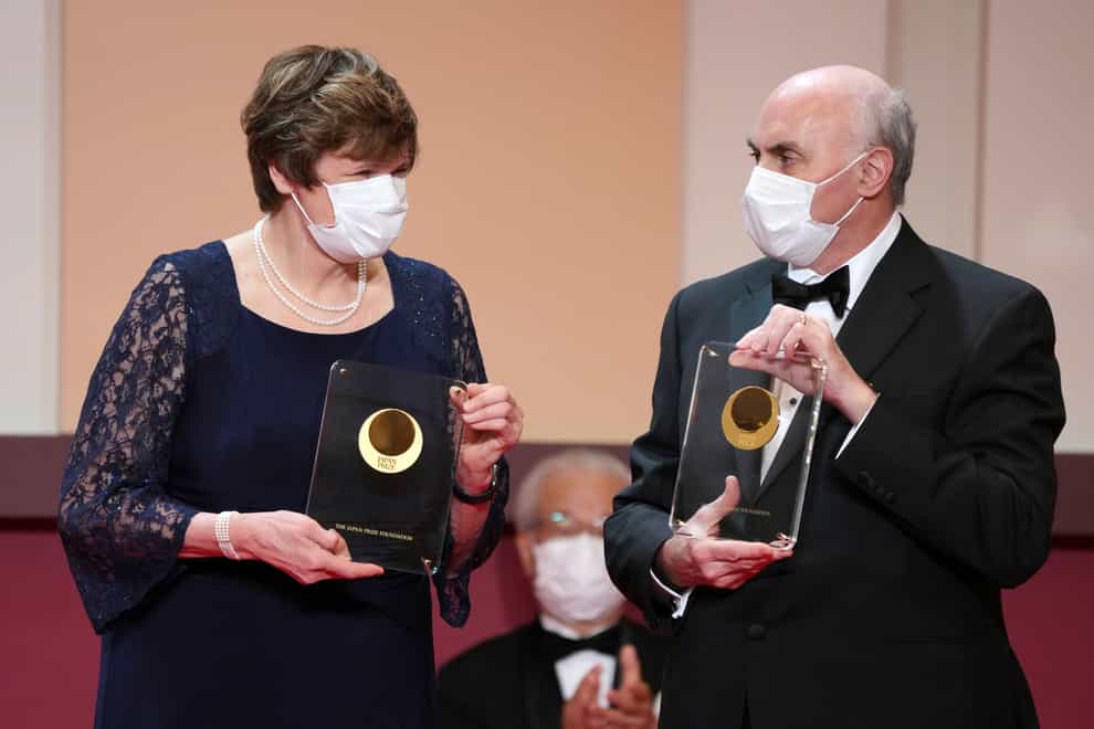 Hungarian-American biochemist Katalin Kariko, left, and American physician-scientist Drew Weissman (AP Photo/Eugene Hoshiko, Pool, File)