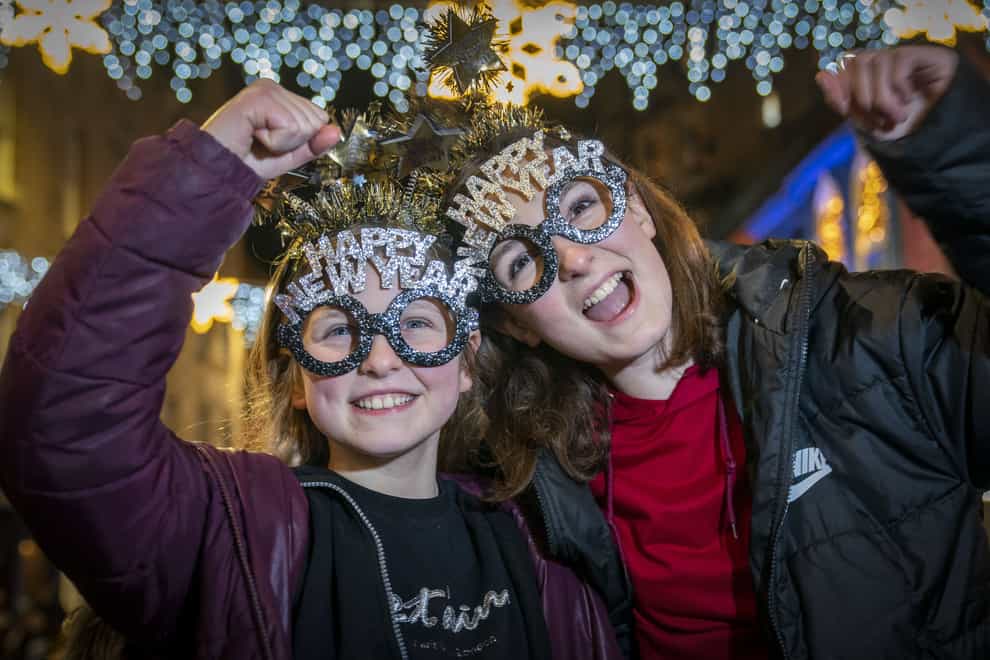 (left to right) Sophia Strang 9, with sister Scarlett Strang 10, during the Hogmanay New Year celebrations in Edinburgh. Picture date: Sunday December 31, 2023.