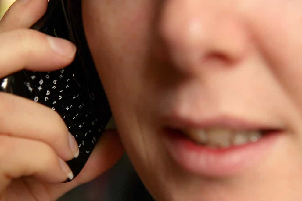 Support delivered over the phone an help to improve depression and loneliness in older people (PA)