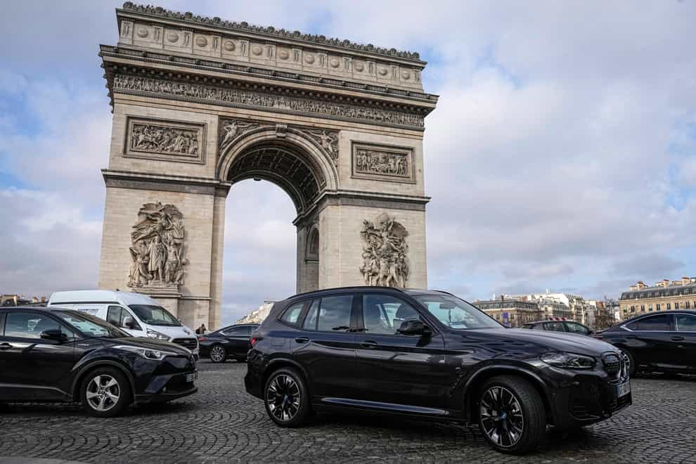 The proposal seeks to discourage 4×4 drivers from taking their vehicle into Paris (Michel Euler/AP)