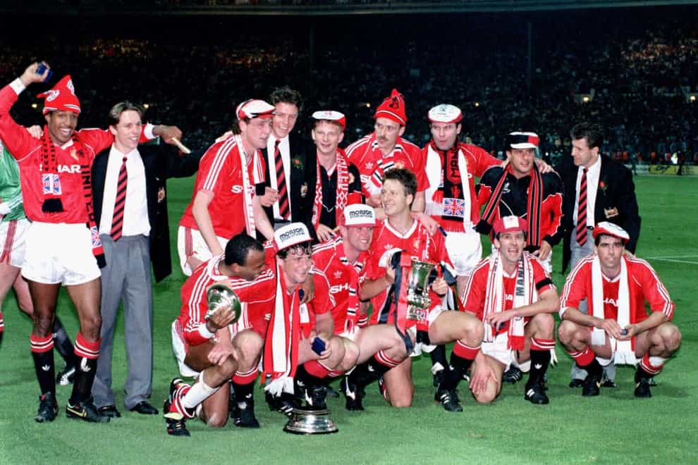 Mark Robins (middle, back row) celebrates winning the FA Cup in 1990 (PA Archive).
